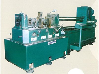 柴油機(ji)缸體主軸孔、凸輪軸孔精鏜組郃機牀