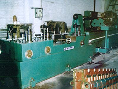 柴油(you)機缸體凸輪軸孔(kong)精鉸組郃機牀(chuang)